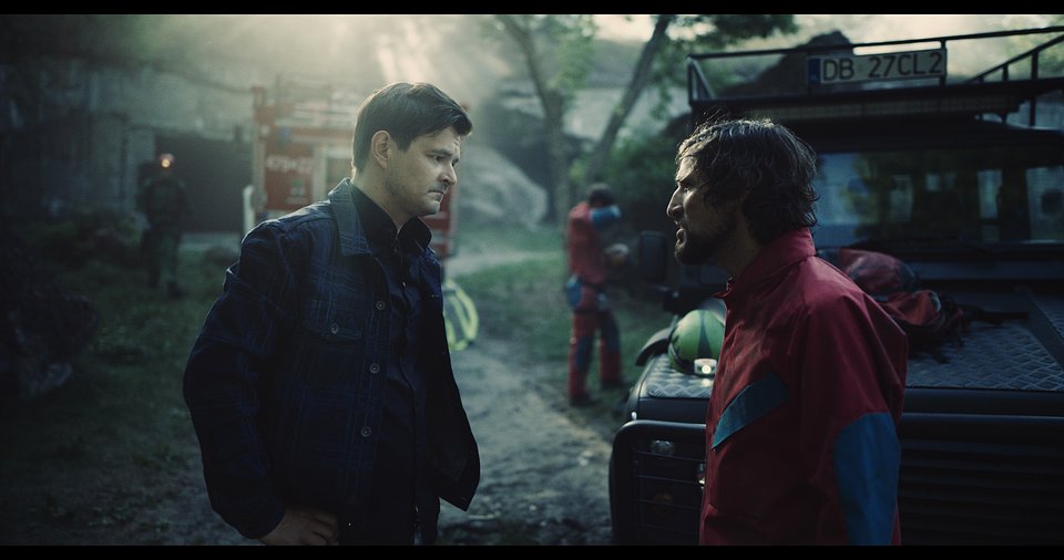 Czarne Stokrotki, recenzja serialu canal+, Dawid Ogrodnik i Piotr Żurawski