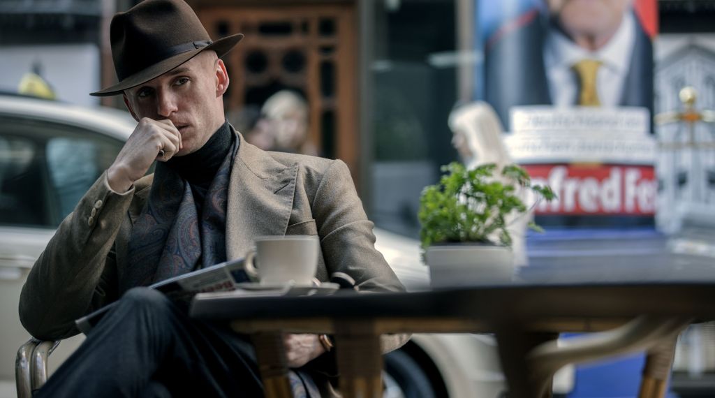 Eddie Redmayne jako Szakal w serialu "Dzień Szakala" na SkyShowtime, recenzja, opinia o serialu