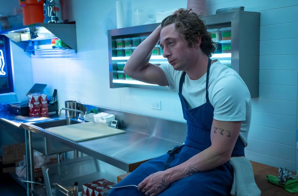 The Bear (Misiek), recenzja III sezonu serialu dostępnego na Disney+, aktor Jeremy Allen White jako Carmen "Carmy" Berzatto