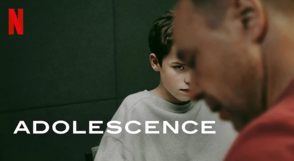 Dojrzewanie, Adolescence, serial Netflix, marzec 2025, banner, ojciec i syn