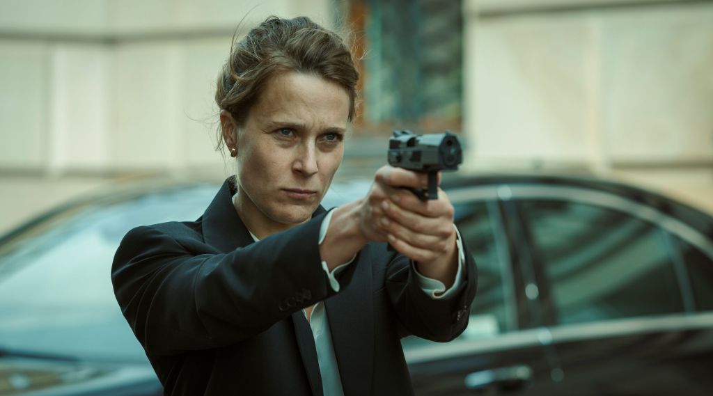 Recenzja serialu Przesmyk (The Eastern Gate) na MAX, 2025 r. Lena Góra jako agentka Ewa Oginiec