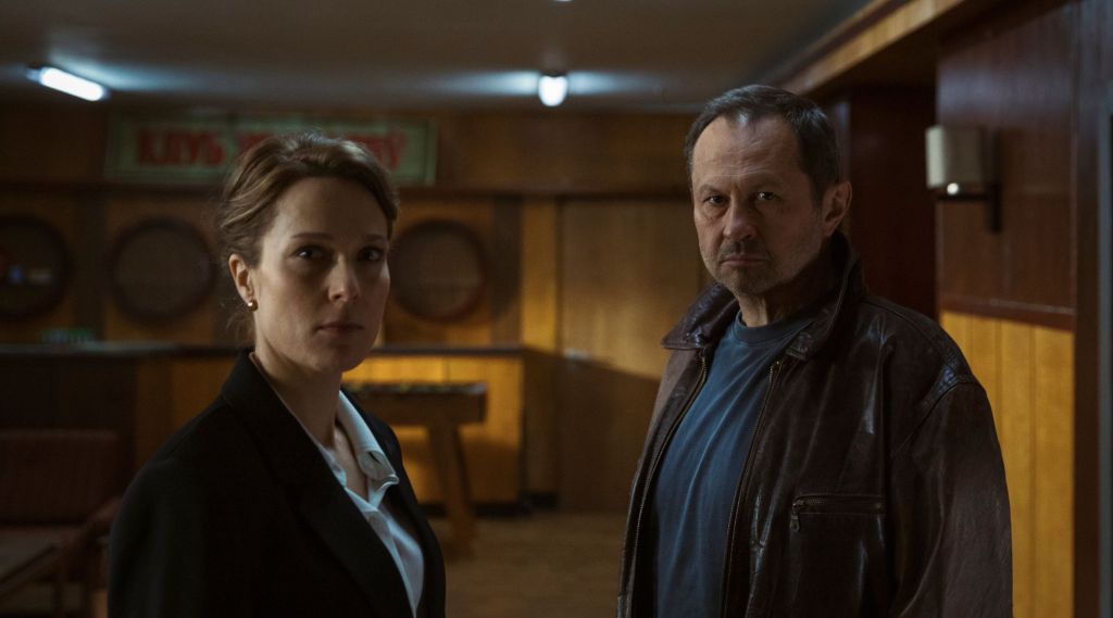 Przesmyk, recenzja serialu MAX, Lena Góra i Bartosz Konopka