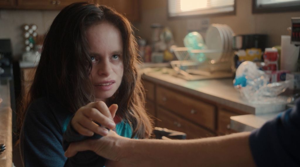 Porządna Amerykańska Rodzina (Good American Family), serial Disney+, recenzja serialu, Imogen Faith Reid