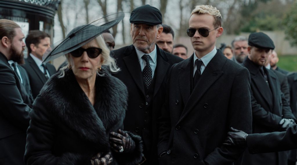 "Strefa gangsterów" (MobLand), recenzja serialu na SkyShowtime, sierpień 2025, Pierce Brosnan i Helen Mirren, scena pogrzebu.