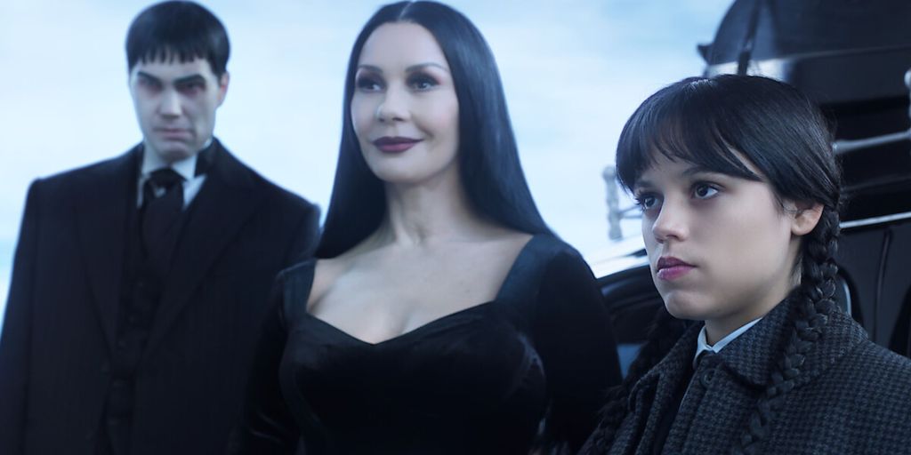 Morticia Addams (Catherine Zeta Jones) w serialu "Wednesday" na Netflix, sezon 2 (2025)