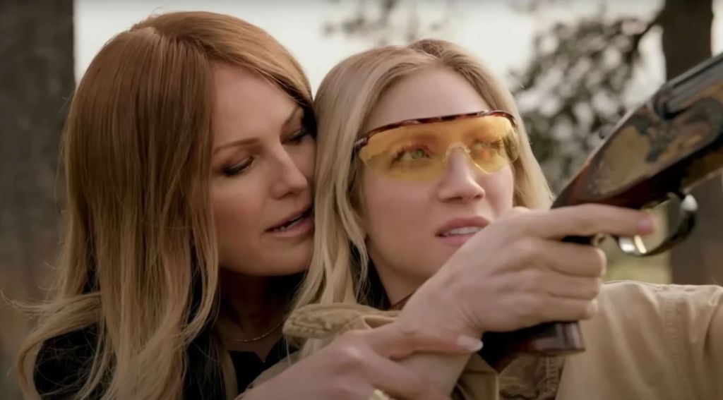 Malin Akerman i Brittany Snow w serialu "The Hunting Wives" (Klub polujących żon) na Netflix, 2025