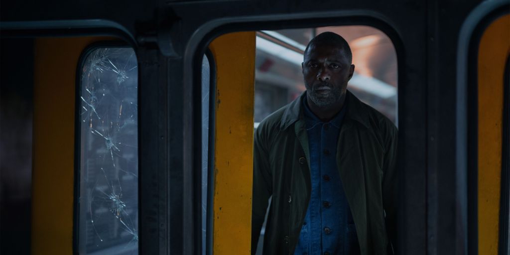 Idris Elba jako Sam Nelson w serialu "Porwanie" (Hijack) na Apple TV, sezon II, 2026