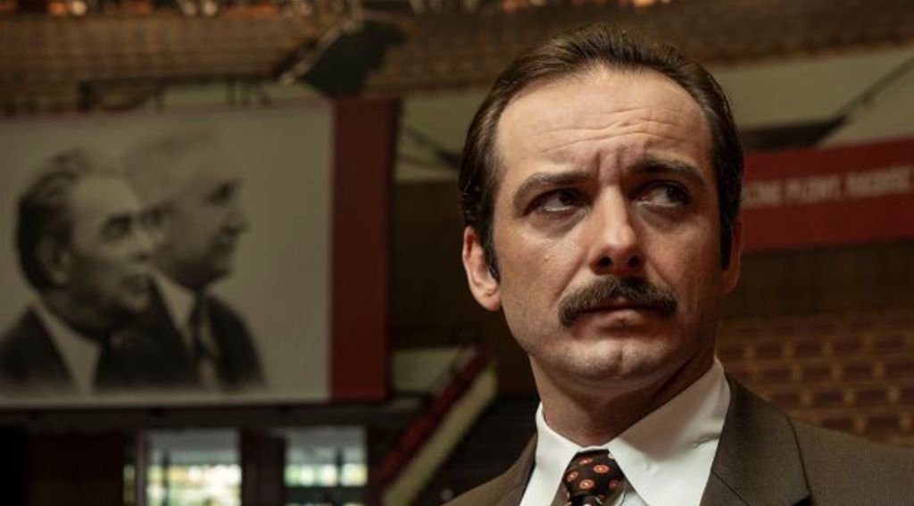 Michał Żurawski jako major SB Niedziela w serialu "Ołowiane dzieci", Netflix, 2026