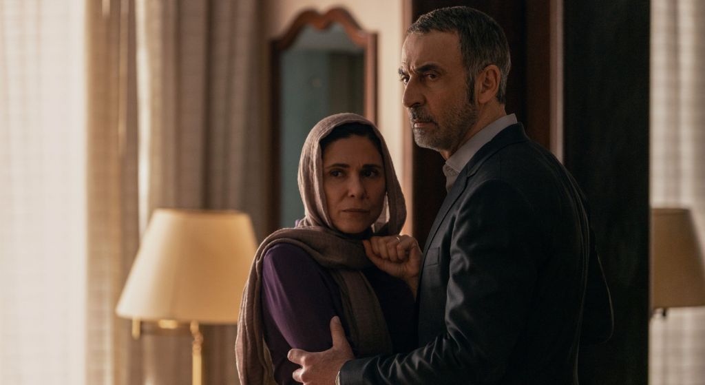 Shaun Toub i Shila Ommi w serialu "Teheran", sezon 3, Apple TV, 2026